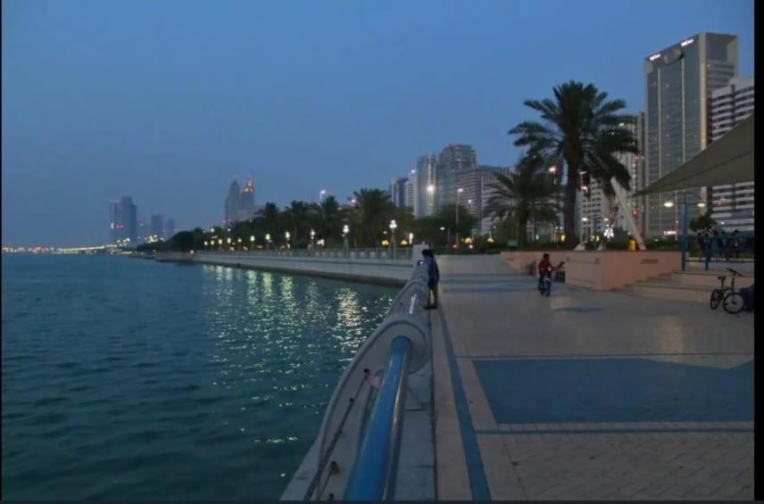 Corniche Street - For Males "Peaceful Bed Space" Abu Dabi Exterior foto